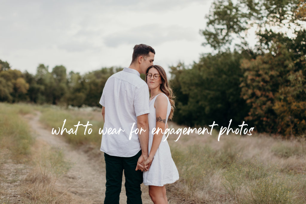 what to wear for engagement photos, engagement photos colorado, colorado engagement photographer, engagement session outfit inspiration, engagement session outfit ideas, outfits for engagement photos
