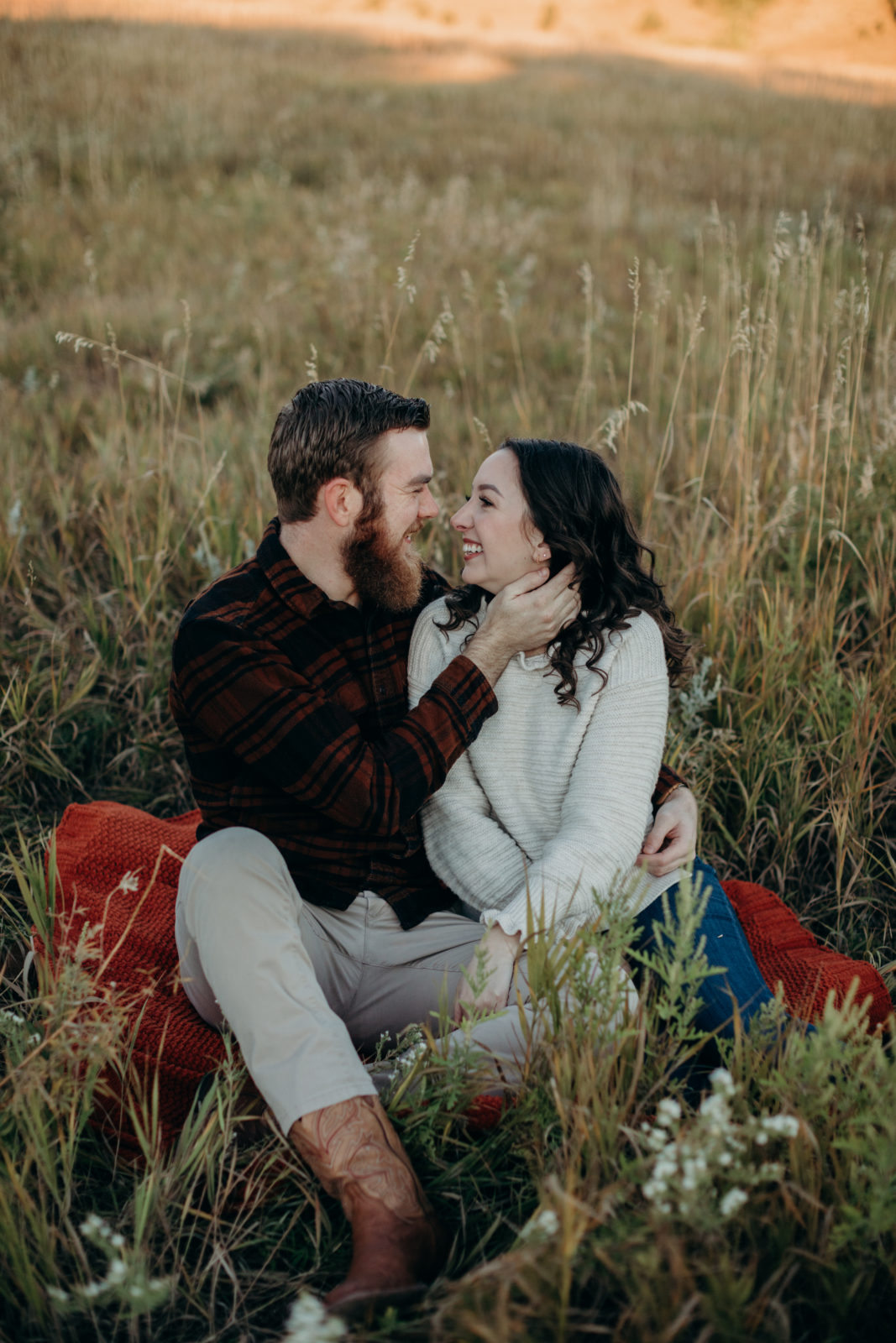 what to wear for engagement photos, engagement photos colorado, colorado engagement photographer, engagement session outfit inspiration, engagement session outfit ideas, outfits for engagement photos, fall outfit ideas, engagement session fall