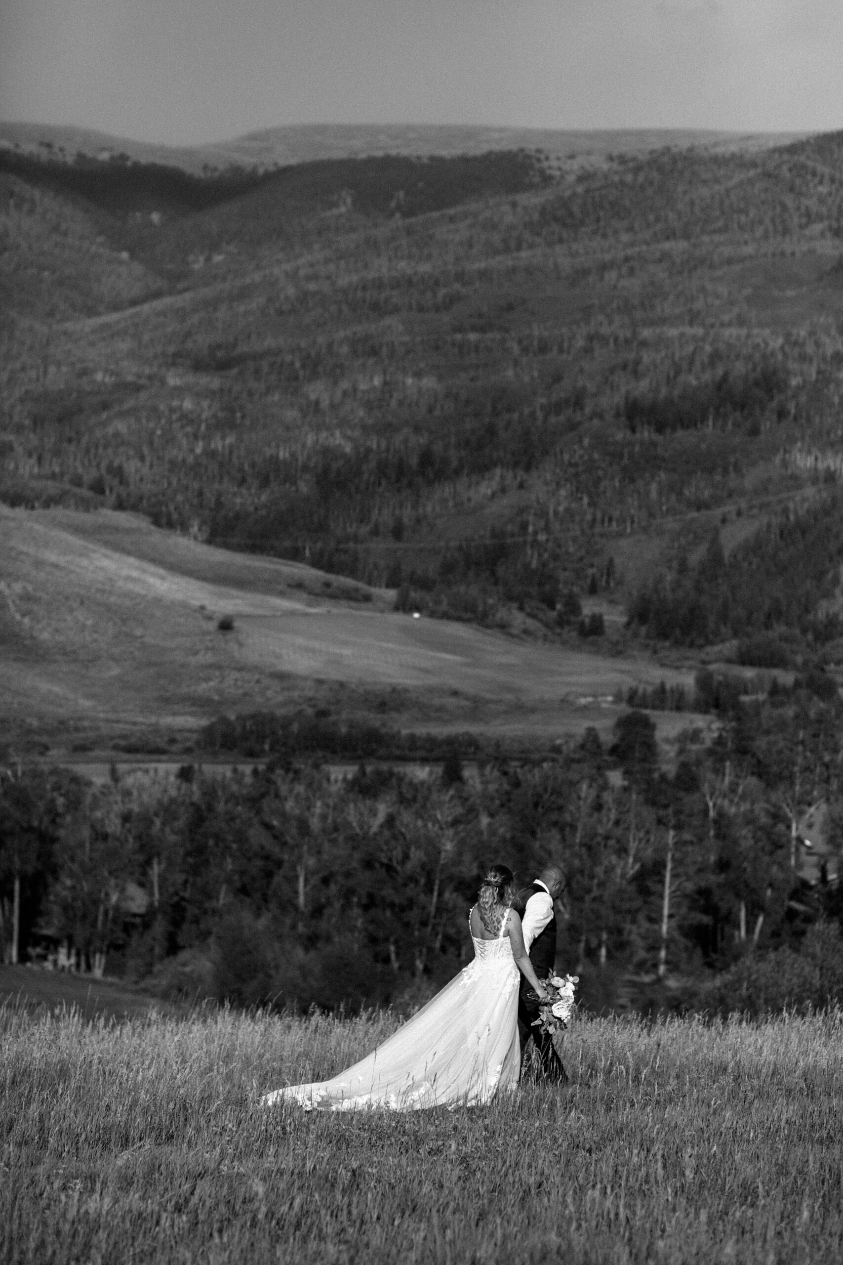couples photos in september at apache ranch with mountain view