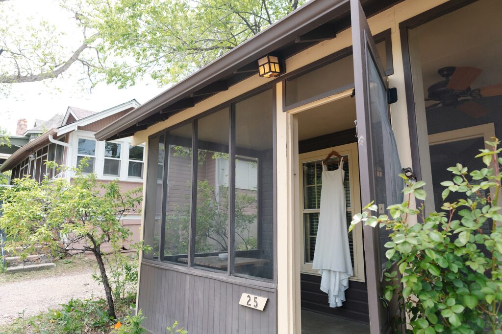 chautauqua lawn wedding, chautauqua dining hall, boulder wedding venues, spring wedding denver, spring wedding boulder, candid wedding photos, square neck wedding dress,