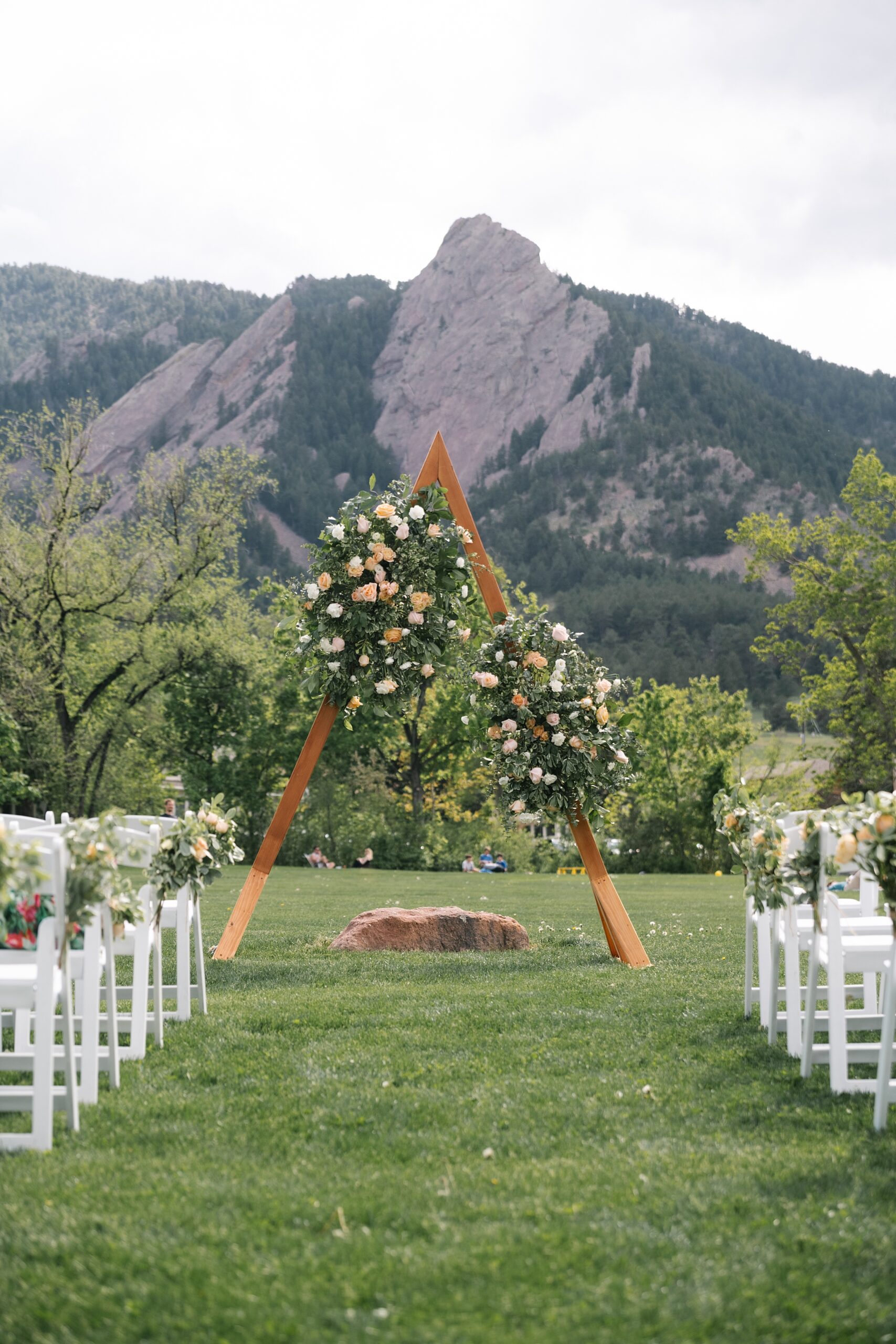 chautauqua lawn wedding, chautauqua dining hall, boulder wedding venues, spring wedding denver, spring wedding boulder, candid wedding photos, square neck wedding dress,