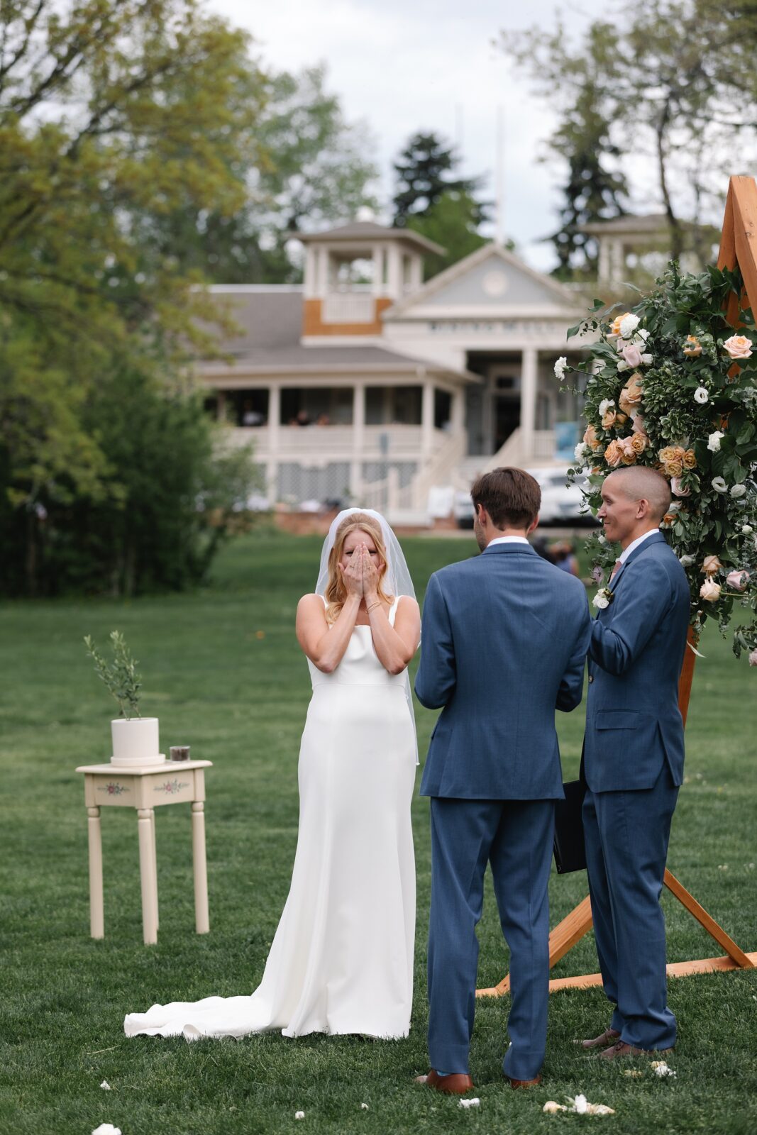 chautauqua lawn wedding, chautauqua dining hall, boulder wedding venues, spring wedding denver, spring wedding boulder, candid wedding photos, square neck wedding dress,