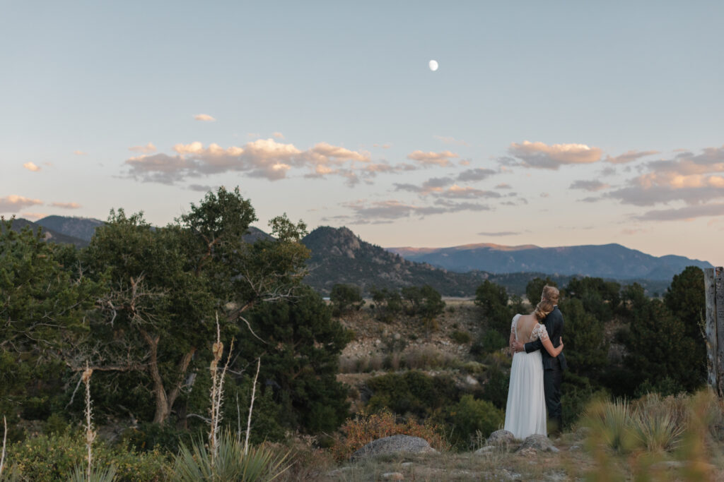 Hawkins Haven Glamping Campground Wedding, Buena Vista wedding, unique wedding venue, camping wedding, camp wedding, mountain view wedding, candid wedding photography, wedding moment, cowboy hat wedding outfit, cowboy boot wedding outfit, western inspired wedding day, Colorado wedding photographer, Denver wedding photographer, colorful wedding photographer, candid wedding photographer, Leah Goetzel Photography