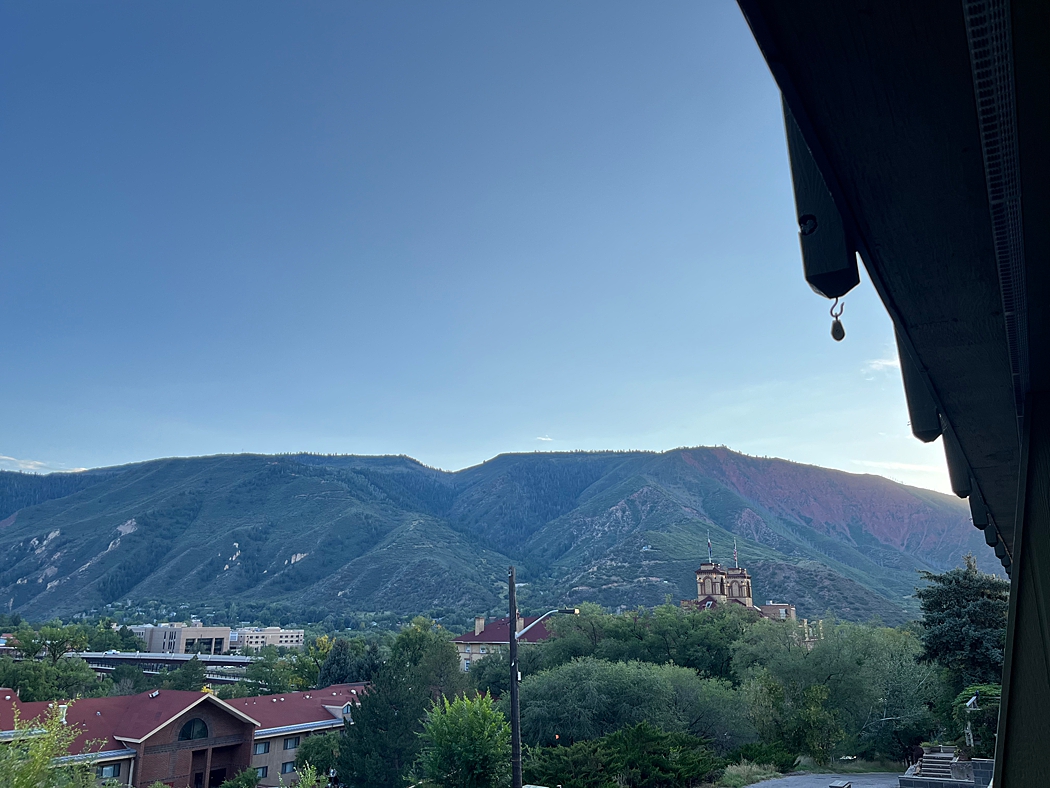Things to do in Glenwood Springs, weekend itinerary glenwood springs, best time to visit, best restaurants, best hikes, where to stay glenwood springs