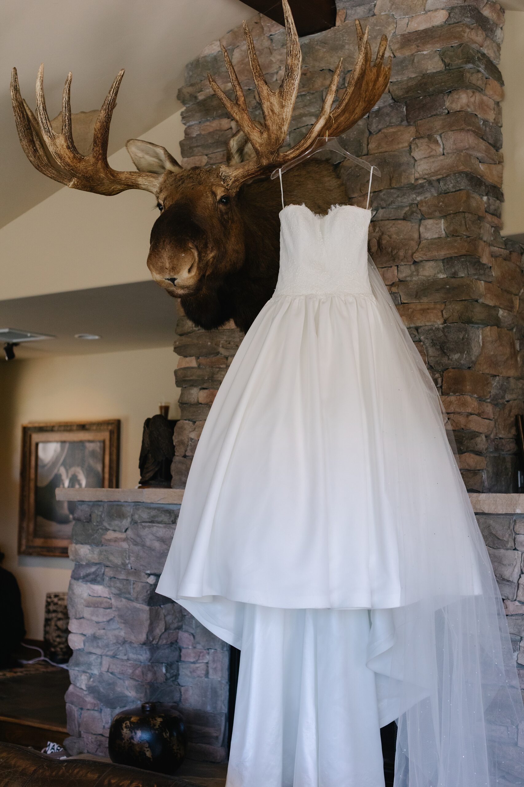 4 Eagle Ranch Wedding, Colorado wedding photographer, Vail wedding venues, getting ready venue